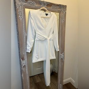 Karen Millen - White long sleeve dress - Size 4